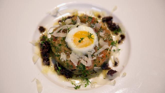 vegetarische steak tartare van tomaat