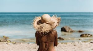vrouw die aan positive thinking doet