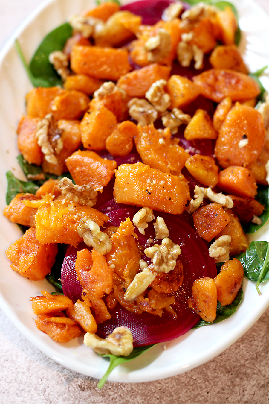 recept salade met spinazie, geroosterde pompoen en bietjes