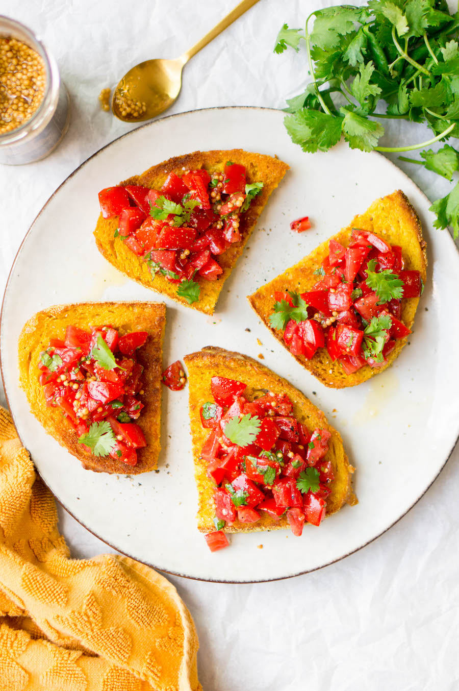 vegetarisch recept toast kurkuma-boter tomatensalade 2