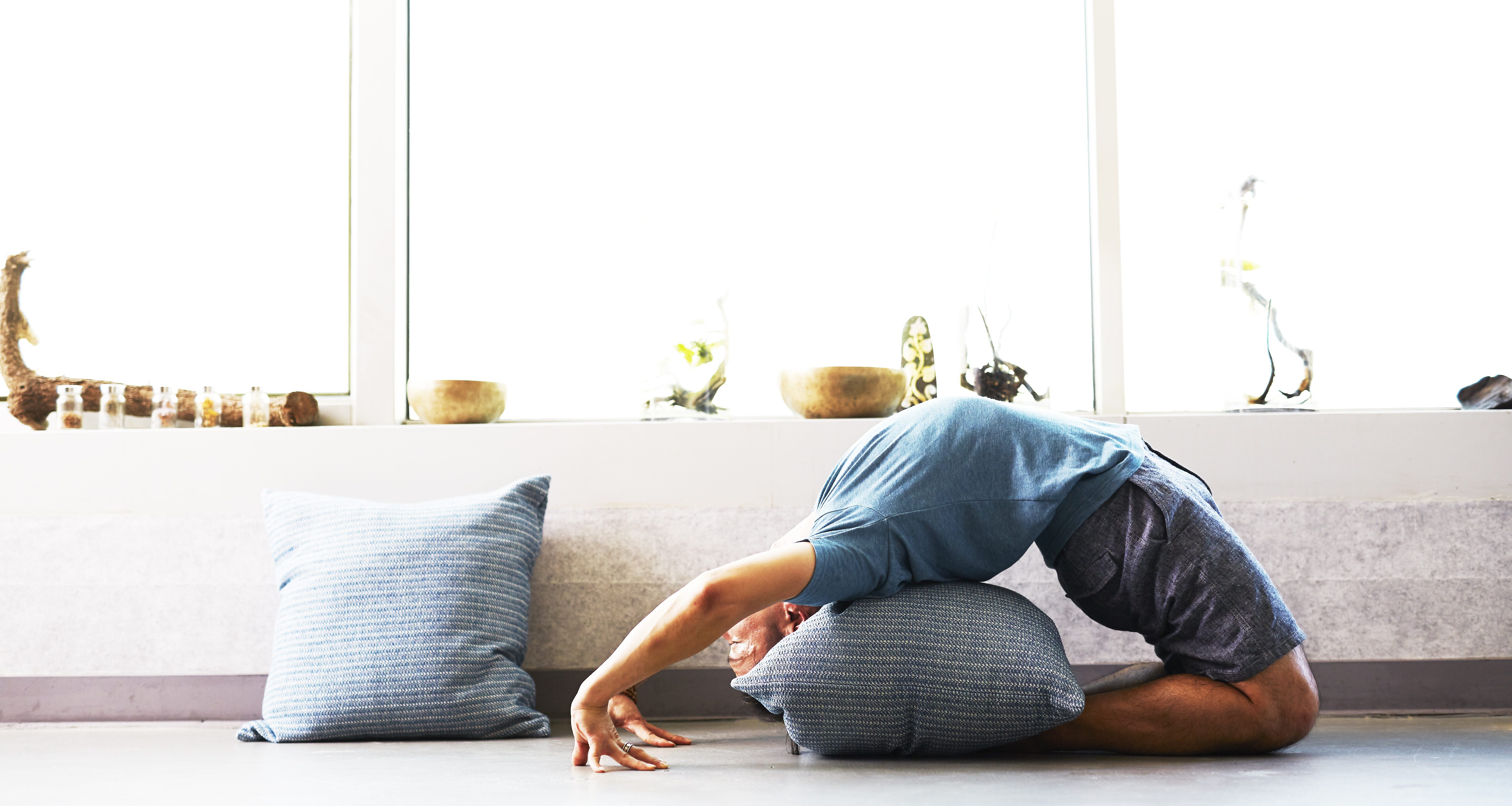 of Ontmoedigen Memoriseren Volg deze 5-minuten-durende routine voor een heerlijke ochtend stretch