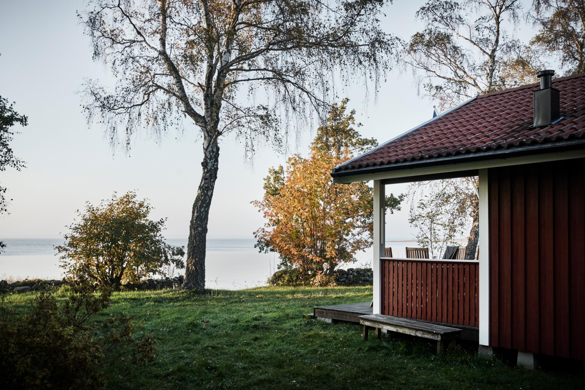 geweld Kiezelsteen definitief Dit prachtige huisje in de natuur van Zweden staat nú te koop