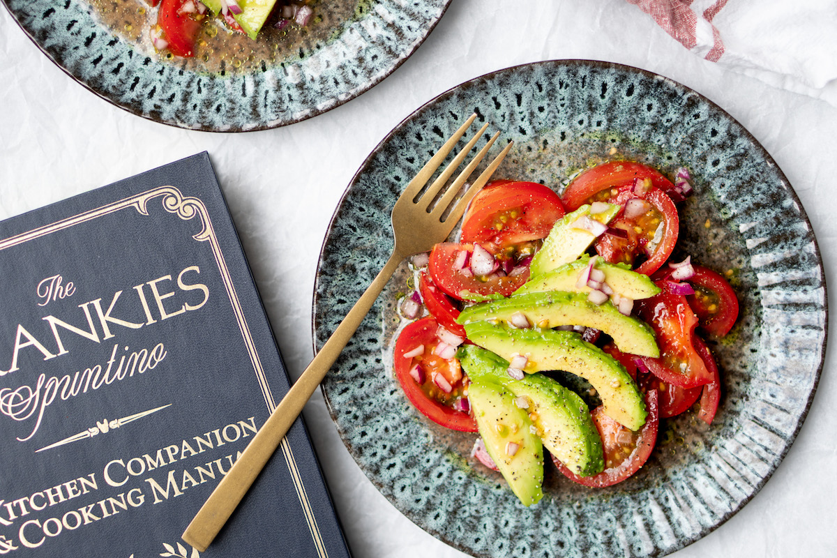 Foto bij recept vegan tomatensalade met avocado 1