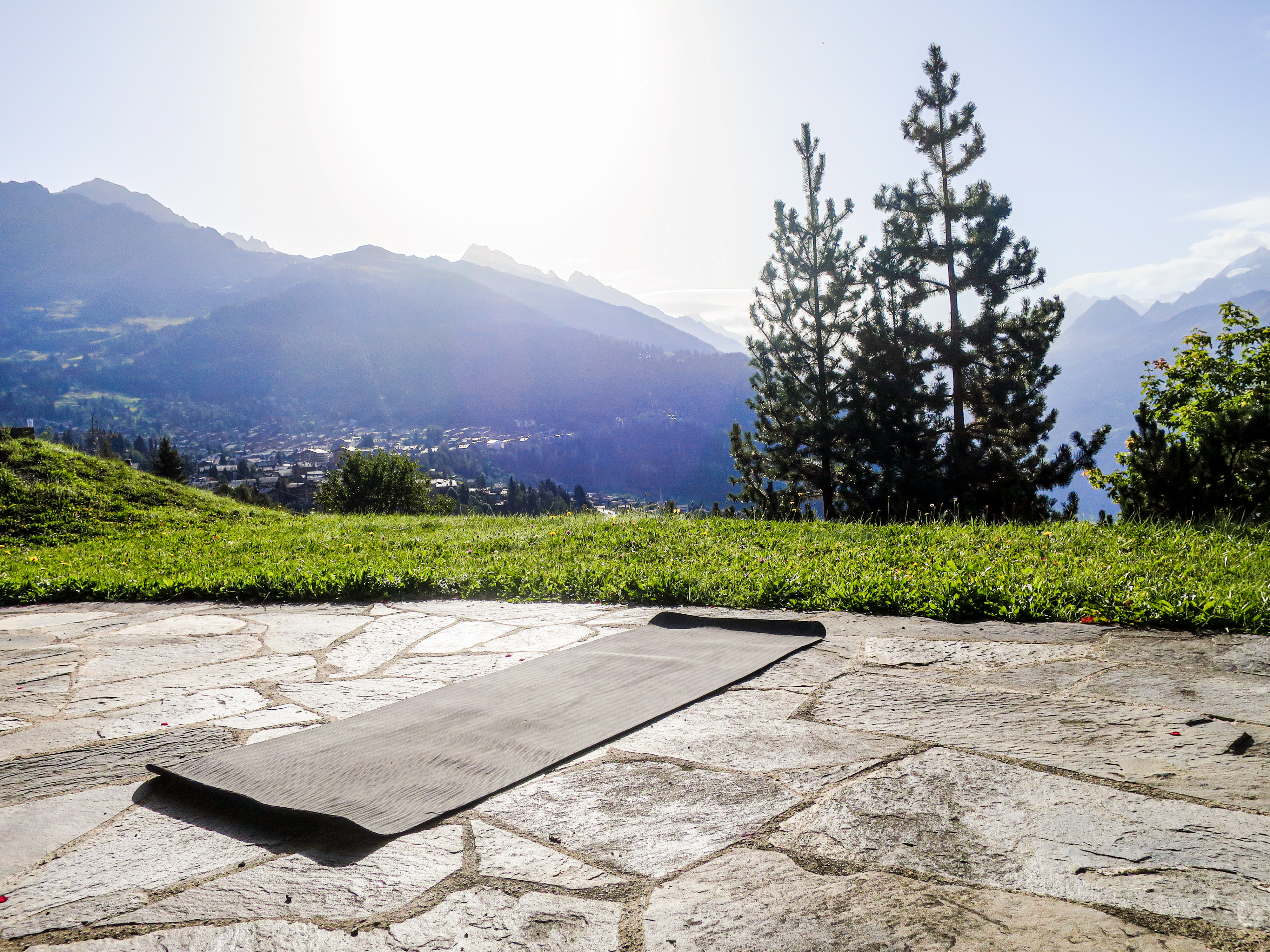 Yogamat in de bergen