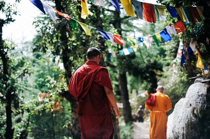 monniken die lopen