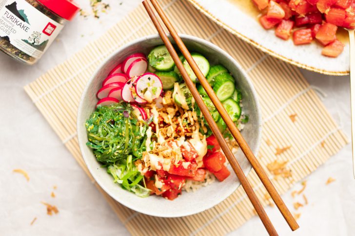 Vegan poké bowl met watermeloen