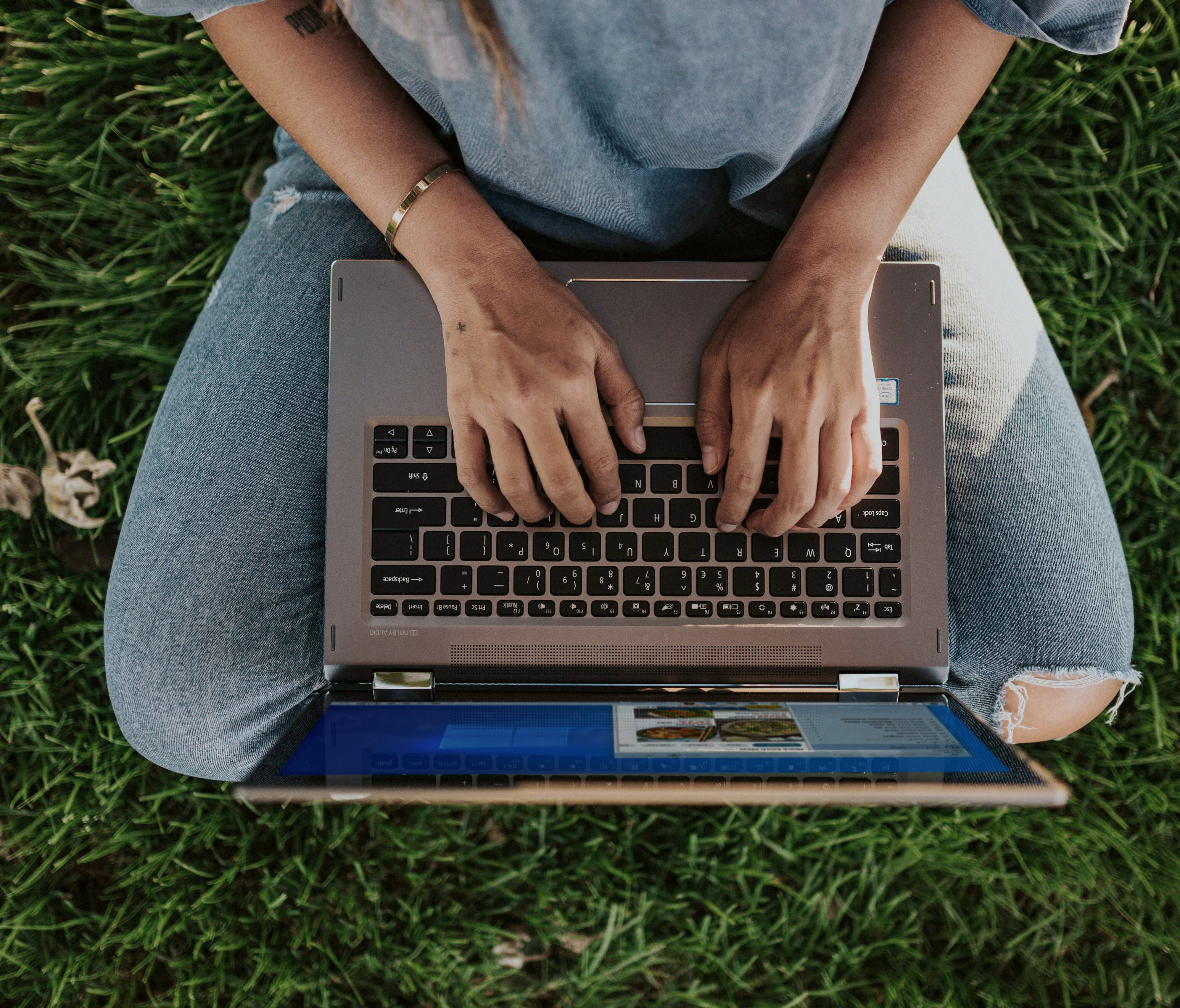 vrouw met laptop