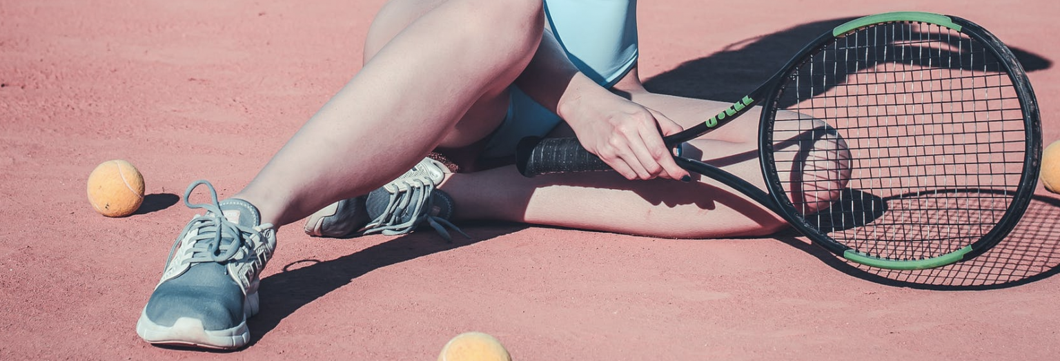 persoon die allergisch aan sporten is