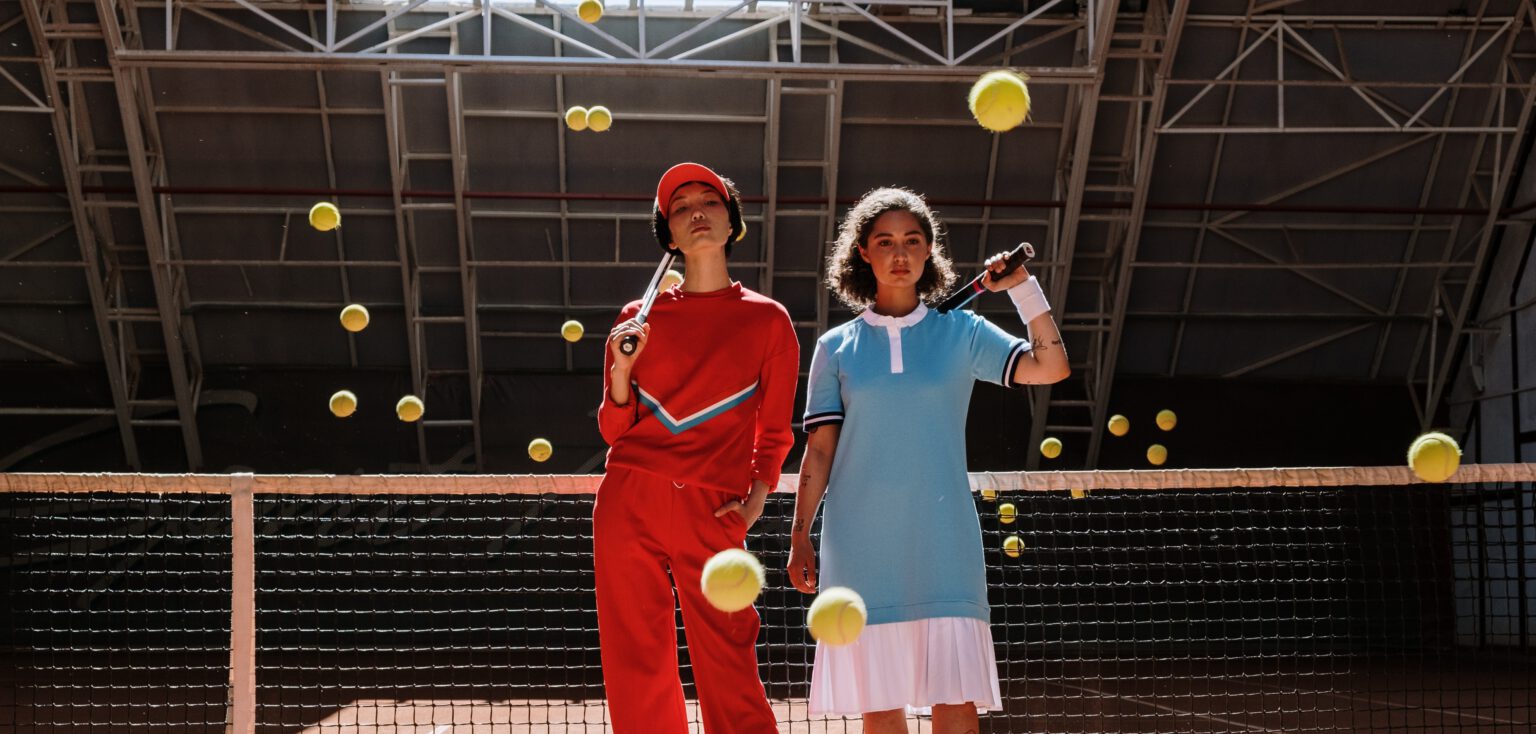 vrouwen op de tennisbaan