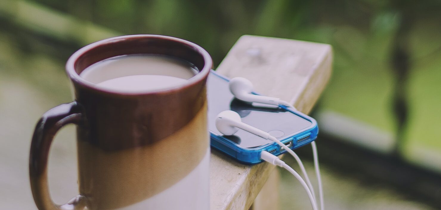 telefoon waarmee je podcasts over psychologie kunt luisteren