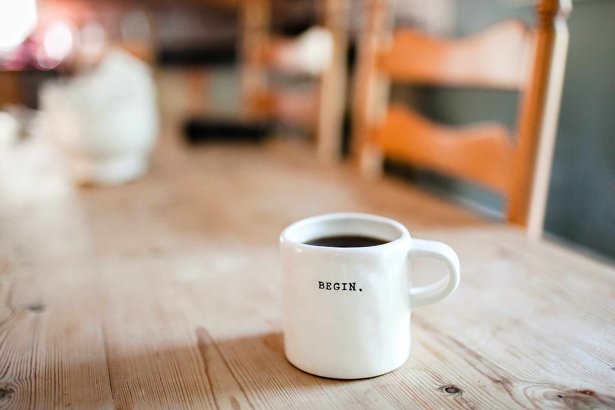 Koffiebeker waarop staat 'begin' uitstelgedrag