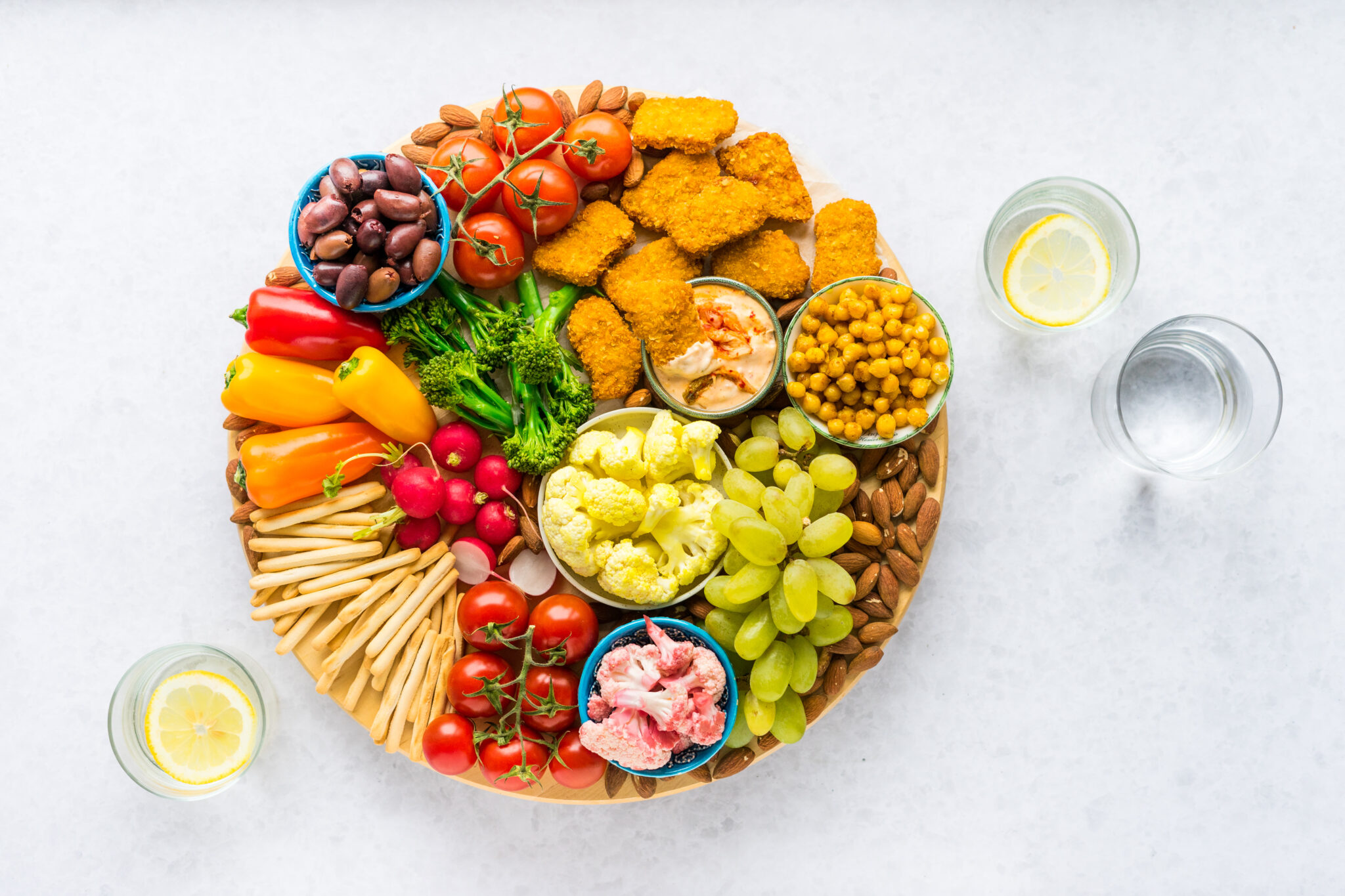 Gut health borrelplank met nuggets en kimchi mayonaise-liggend