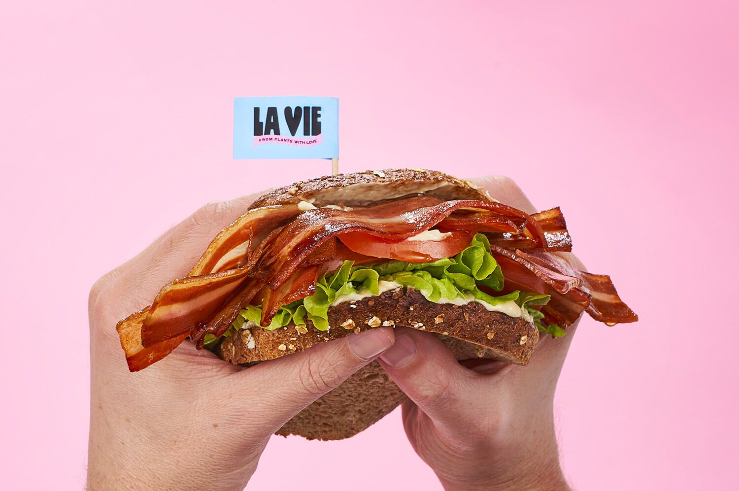 Yes! Binnenkort is deze vegan bacon verkrijgbaar in Nederland