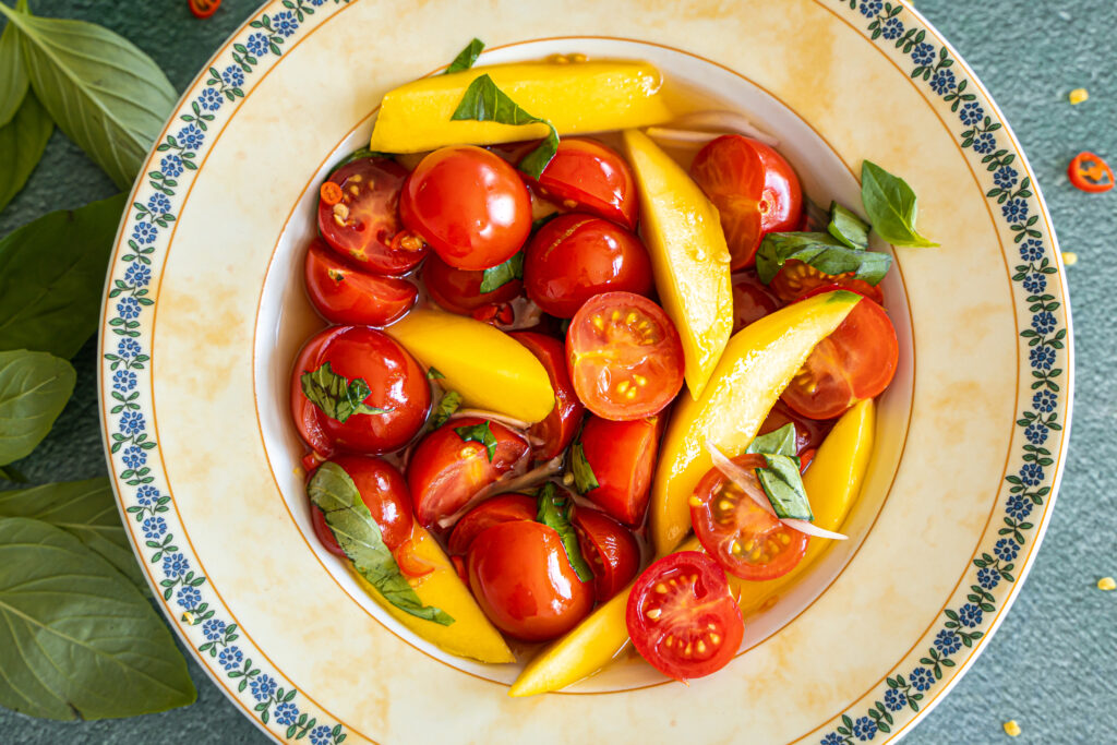 Tomatensalade met mango en Vietnamese dressing